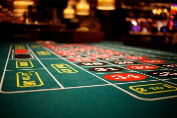 Free Bet Blackjack table interface on mobile showing dealer hand and player options