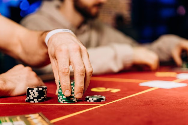 Live dealer rolling three dice in Super Sic Bo on mobile screen